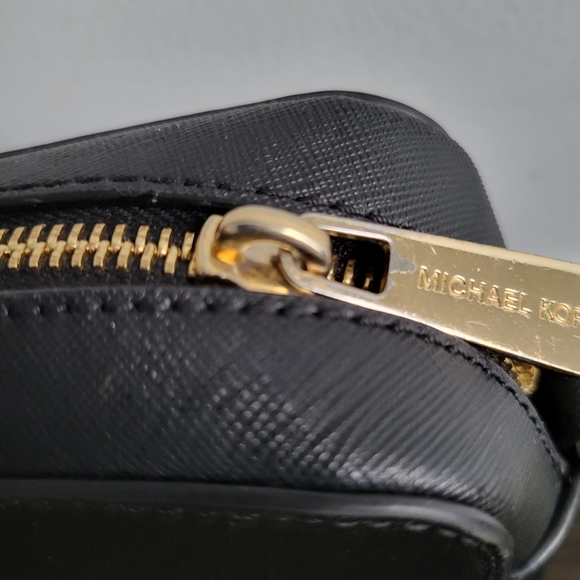 Michael Kors Jet Set  Black Crossbody Purse - Picture 8 of 9